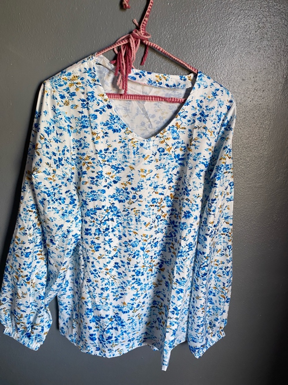 Women's Blue Floral V-Neck Long Sleeve Top